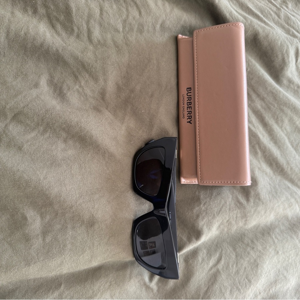 Burberry Black Cat-Eye Sunglasses - Picture 5 of 8